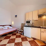 Apartamento By The Sea Pasadur - - 8391 *